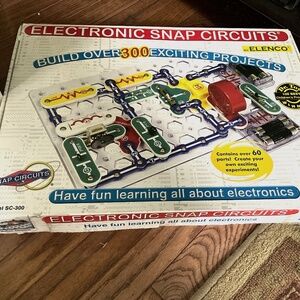 Electronic snap circuits - 2 boxes of same